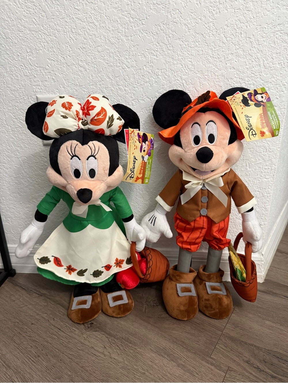 Disney Mickey Minnie Pilgrim Door Porch Greeter Fall Harvest Thanksgiving Autumn